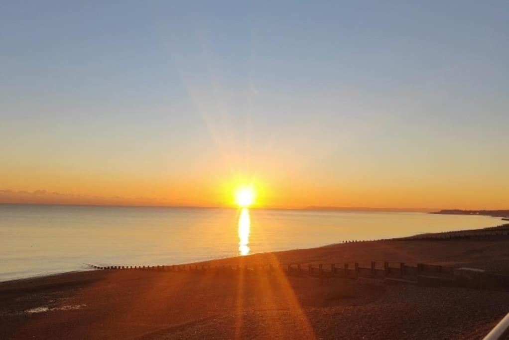 Stunning Seafront Flat,St Leonards Apartman Kültér fotó